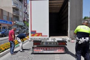 Bursa Karacabey'de 'bomba y&uuml;kl&uuml; ara&ccedil;' alarmı