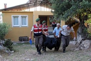 7 aylık hamile eşini av t&uuml;feğiyle vurdu