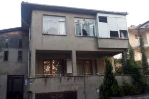 Yaşlı adam evinde boğazı kesilmiş halde bulundu