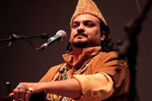 Pakistanlı &uuml;nl&uuml; sufi şarkıcı Amjad Sabri arabasında &ouml;ld&uuml;r&uuml;ld&uuml;