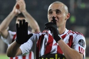 Ve Fenerbah&ccedil;e ilk transferini yaptı!