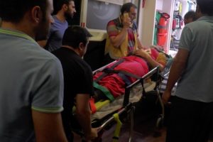 İftar d&ouml;n&uuml;ş&uuml; şarampole yuvarlanan ara&ccedil;taki 6 kişi yaralandı