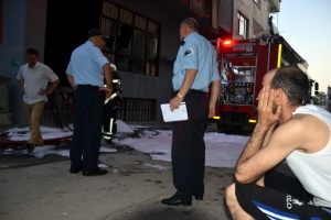 Bursa'da ekmek teknesi yanan gen&ccedil; &ccedil;ıplak ayakla d&uuml;kkana koştu ancak...