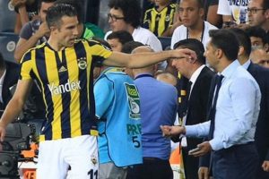 Robin van Persie'nin "Vitor Pereira varsa, ben yokum" resti &ccedil;ektiği iddia edildi