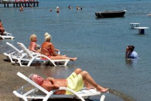 Marmaris'te g&uuml;nd&uuml;z plajlar akşam sokaklar rengarenk