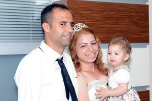 1 &ccedil;ocuklu &ccedil;ift, 3 yıl sonra nikah masasına oturdu