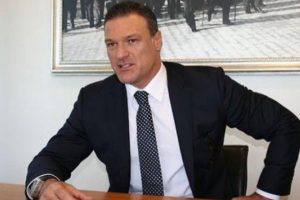 Alpay &Ouml;zalan, teknik adamlık kariyerine başlıyor