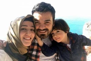 Ses yarışması finalisti G&uuml;ll&uuml;, eşi ve &ccedil;ocuğu ile kazada yaralandı