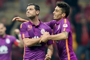 Galatasaraylı Blerim Dzemaili, kariyerine İtalya'da devam etmek istiyor