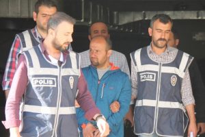 Kıskan&ccedil; koca, karısı 'evet' deyince &ouml;ld&uuml;rm&uuml;ş