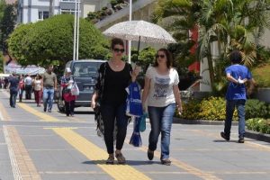Adana'da sıcak 3 derece d&uuml;şt&uuml;, hissedilen 42 derece