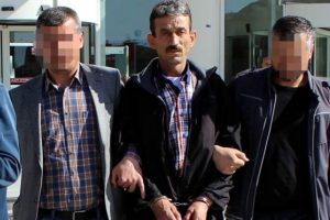Eşini baltayla &ouml;ld&uuml;rd&uuml;! Cinayeti soğukkanlılıkla anlattı