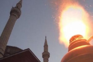 İftar topu 2 dakika erken atıldı, o kent karıştı