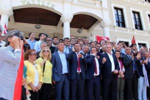 CHP'nin 10'uncu Yıl Marşı eylemine inceleme