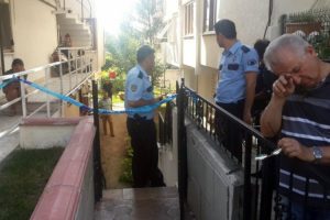 Kocaeli'de evde 3 kişi &ouml;l&uuml; bulundu