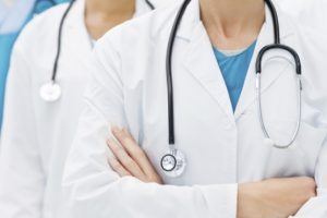 14 doktor g&ouml;zaltına alındı