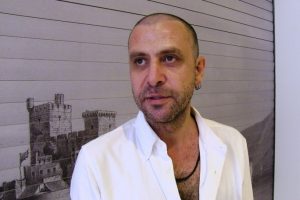 Nejat İşler oyuncularını gururla izledi