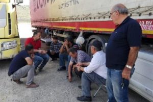 Depolarda fazla mazot &ccedil;ıkan 22 TIR'a İran'da bekletiliyor