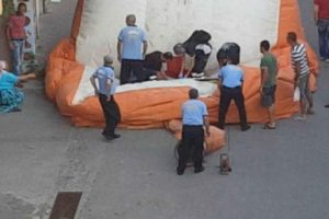 Hastaneden ka&ccedil;tı, 4'&uuml;nc&uuml; kattan atladı, hava yastığına d&uuml;şt&uuml;