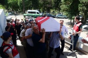 Yaşar Nuri &Ouml;zt&uuml;rk son yolculuğuna uğurlanıyor