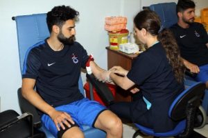 Trabzonspor'da 19 futbolcu, bug&uuml;n sağlık kontrol&uuml;nden ge&ccedil;irildi