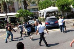 İzmir'de zabıta-esnaf kavgası: 5'i zabıta 7 yaralı