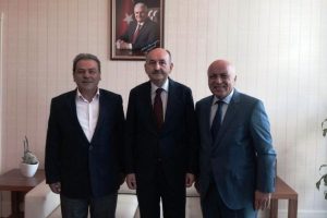 Bursa'da dericilere M&uuml;ezzinoğlu'ndan destek