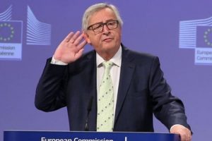 Juncker o soruya sinirlenip toplantıyı terk etti
