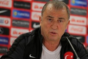 Fatih Terim'i eleştiren profes&ouml;re TRT'den 'yayın yasağı' iddiası