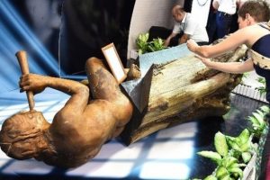 İzmir'deki heykele aynı kişi ikinci kez saldırdı