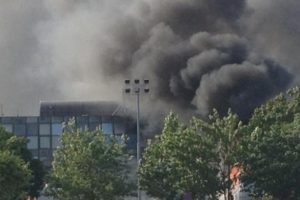 Hastaneye bombalı ara&ccedil;la saldırı: 5 &ouml;l&uuml;