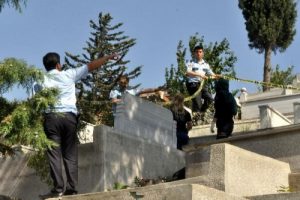 Mezarlıkta dehşet anları! Polis olay yerinde