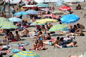 Zonguldak'ta halk sahillere akın etti