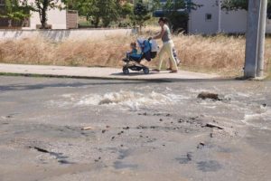 Su borusu patladı, cadde ve sokaklar g&ouml;le d&ouml;nd&uuml;