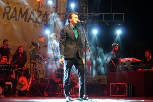 Mustafa Ceceli Bursa'da hayranları ile buluştu