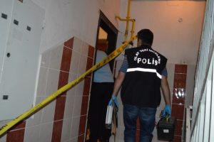 Malatya'da inşaat iş&ccedil;isi evinde asılı bulundu