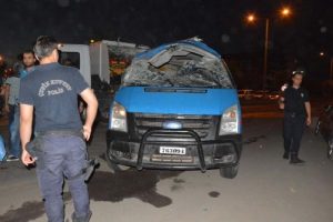 Jandarma minib&uuml;s&uuml; kaza yaptı: 5'i asker, 12 yaralı
