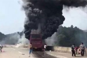 &Ccedil;in'de korkun&ccedil; otob&uuml;s kazası: 30 &ouml;l&uuml;