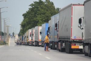 Kapıkule'de 10 kilometrelik TIR kuyruğu