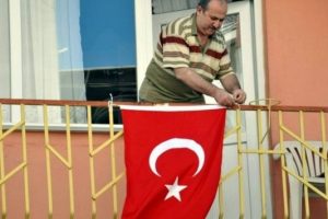 'Bayrak asan dayı' konuştu