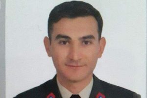 Eşi ve &ccedil;ocuğunu Kırıkale'ye g&ouml;nderdi, g&ouml;revli gittiği Lice'de şehit oldu