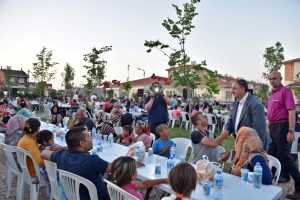 Başkan Kurtulan Bursa'da roman vatandaşlarla iftarda buluştu