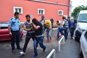 Uyuşturucu operasyonunda 17 g&ouml;zaltı