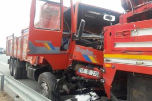 Bursa'da arızalı TIR dorsesi kazaya sebep oldu!