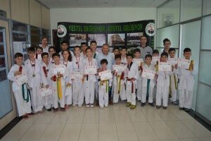 Bursa Kestel'in k&uuml;&ccedil;&uuml;k şampiyonları