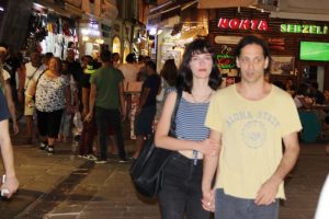 Kaan Tang&ouml;ze ve Kıvılcım Ural kol kola
