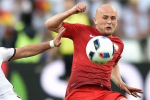 Beşiktaş, Michal Pazdan i&ccedil;in resmi girişimlere başladı