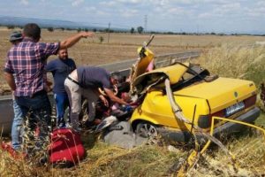 Sulama kanalına &ccedil;arpan otomobilin s&uuml;r&uuml;c&uuml;s&uuml; yaralandı