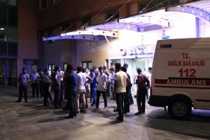 Otomobille kamyonet kafa kafaya &ccedil;arpıştı