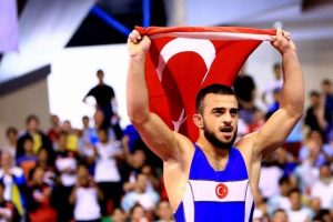 Milli g&uuml;reş&ccedil;i Bursalı Enes Uslu Avrupa ikincisi